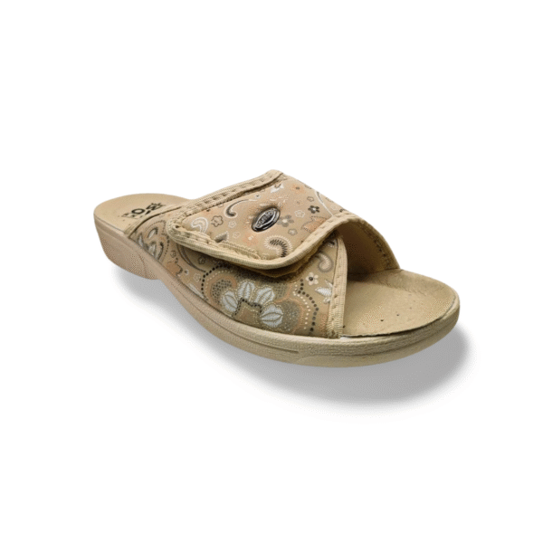 כפכף סרנה קומפורט בצבע בז' עם הדפס פרחוני – נעלי בריאות אורטופדיות תוצרת איטליה