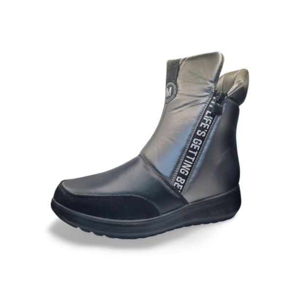 מגפון נשים בעיצוב אורבני עם רוכסן צד, סוליה קלה וריפוד נוח. מתאים לשימוש יומיומי – מבית אוקספורד.