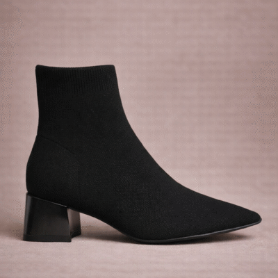 מגפון נשים שחור בגזרת גרב עם עקב בינוני